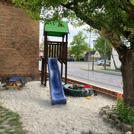 Alte Schule Cafe Und Pension Drehna Dış mekan fotoğraf