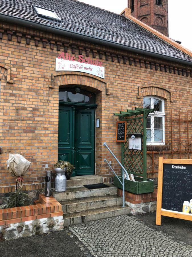 Alte Schule Cafe Und Pension Drehna Dış mekan fotoğraf