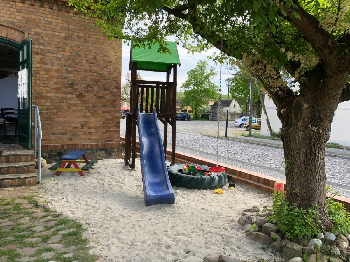 Alte Schule Cafe Und Pension Drehna Dış mekan fotoğraf