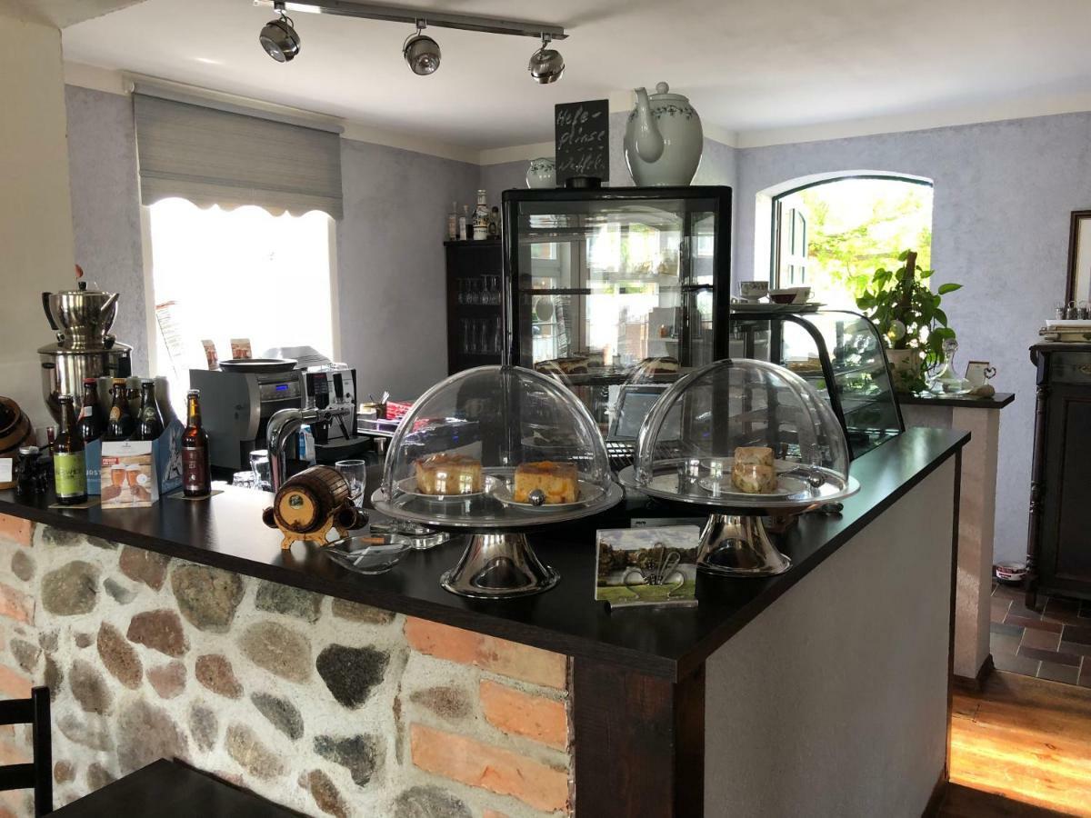Alte Schule Cafe Und Pension Drehna Dış mekan fotoğraf